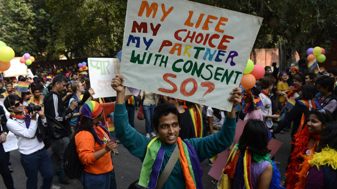 india-bans-gay-sex_si