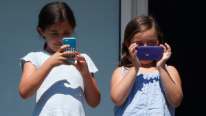 scientists-demand-regs-cellphones.si