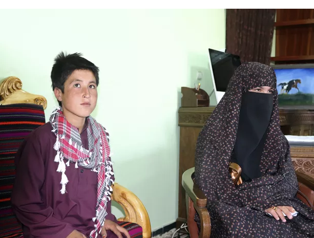 Heroic Afghan Girl Kills Two Taliban Fighters Who 